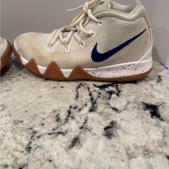 Nike Kids' Youth Kyrie 4 Basketball Shoes, Size: 3 - Picture 7 of 7